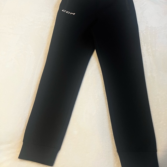 CCM HOCKEY TEAM FLEECED CUFFED JOGGER - Black, size Youth Large HOCKEY - Picture 4 of 12